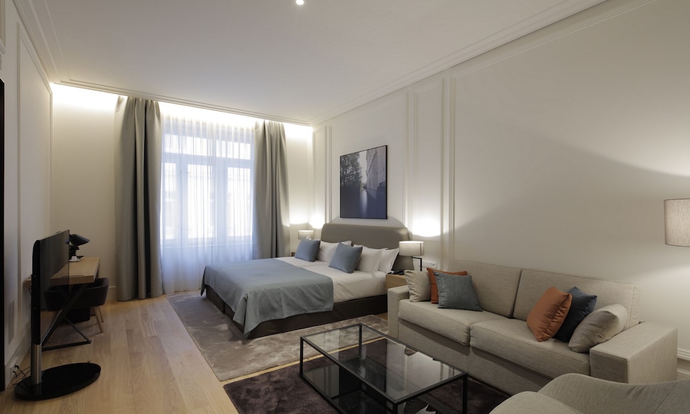 Family Room (parking included)