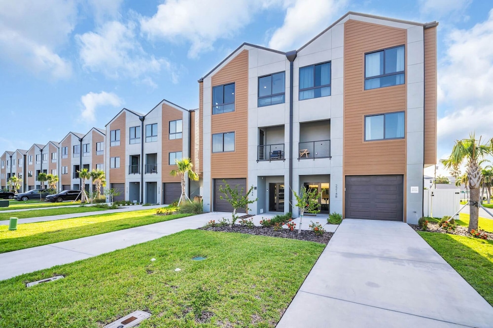 NEW 4 Bed 3 Bath Heated Salt Pool Walk2beach, Foto 67