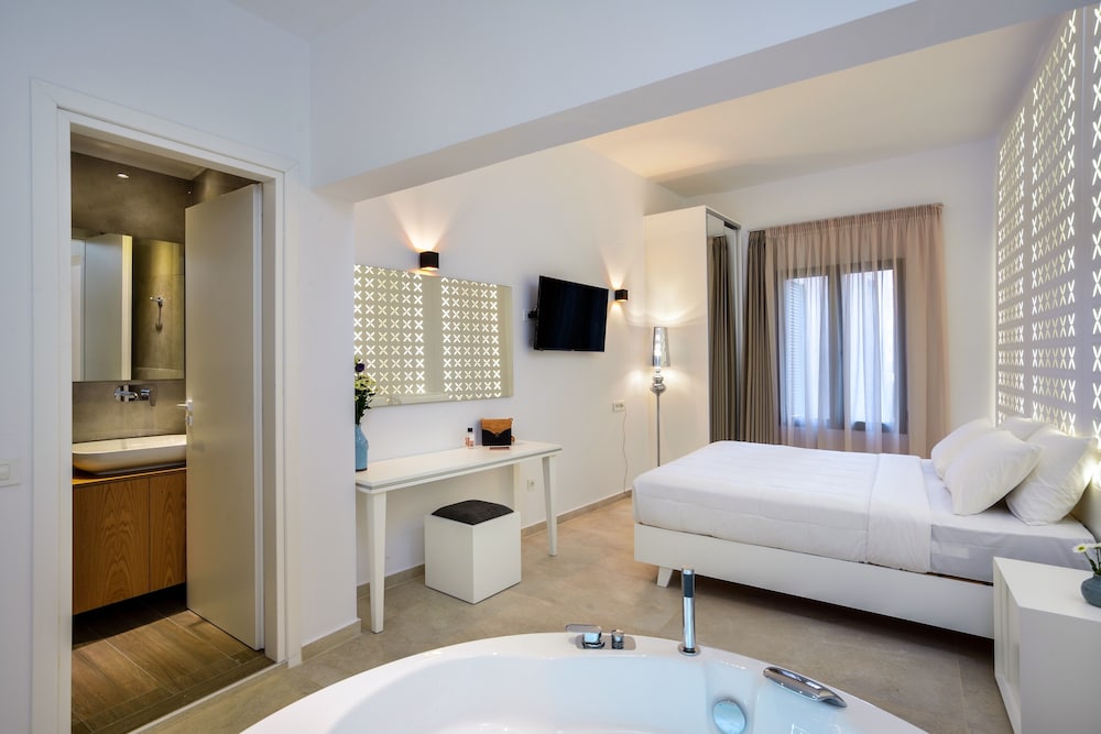 Deluxe Apartment with Hot Tub - Photo 1
