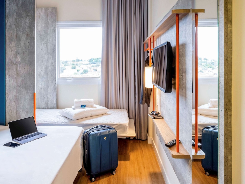 Standard Room, Multiple Beds - Photo 1