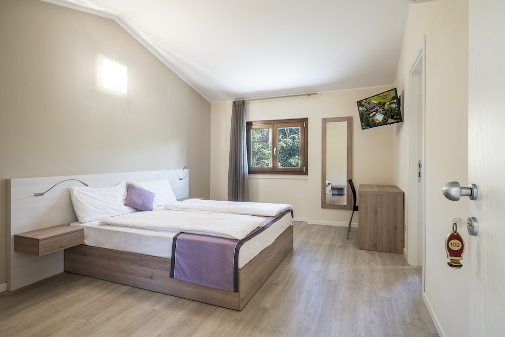 Standard Double Room photo 3