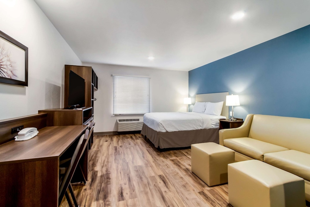 Room, 1 Queen Bed with Sofa bed, Accessible, Non Smoking photo 1