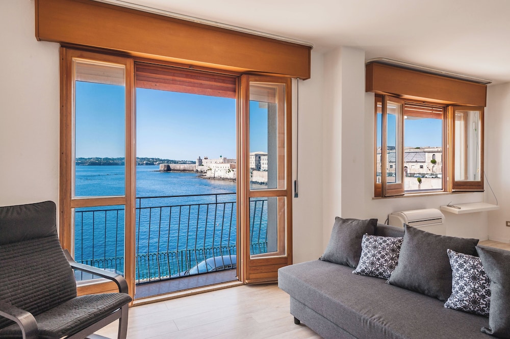 Apartment, Balcony, Sea View photo 1