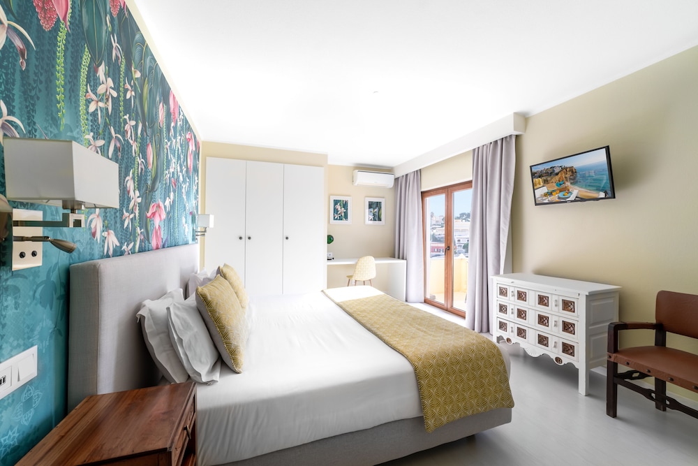 Deluxe Double or Twin Room, Terrace, Sea View photo 2