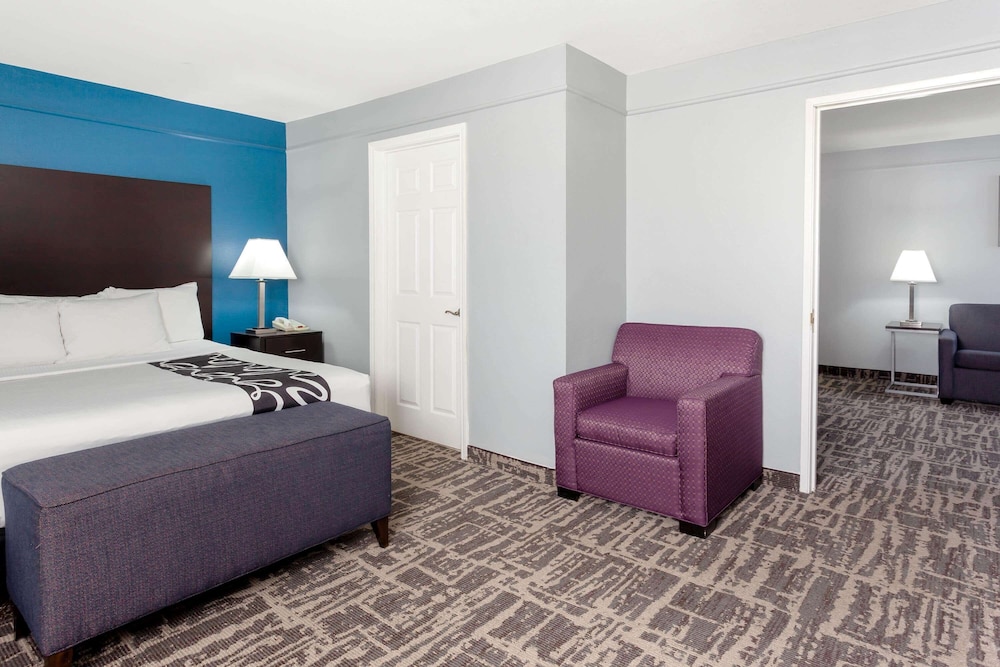 Suite, 1 King Bed with Sofa bed, Non Smoking - Photo 6