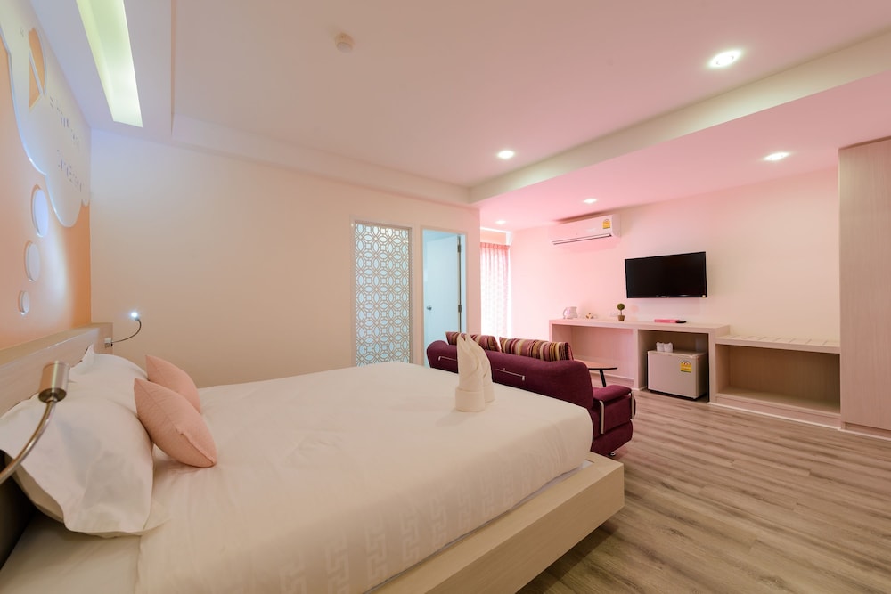 Suite With Balcony - Photo 2