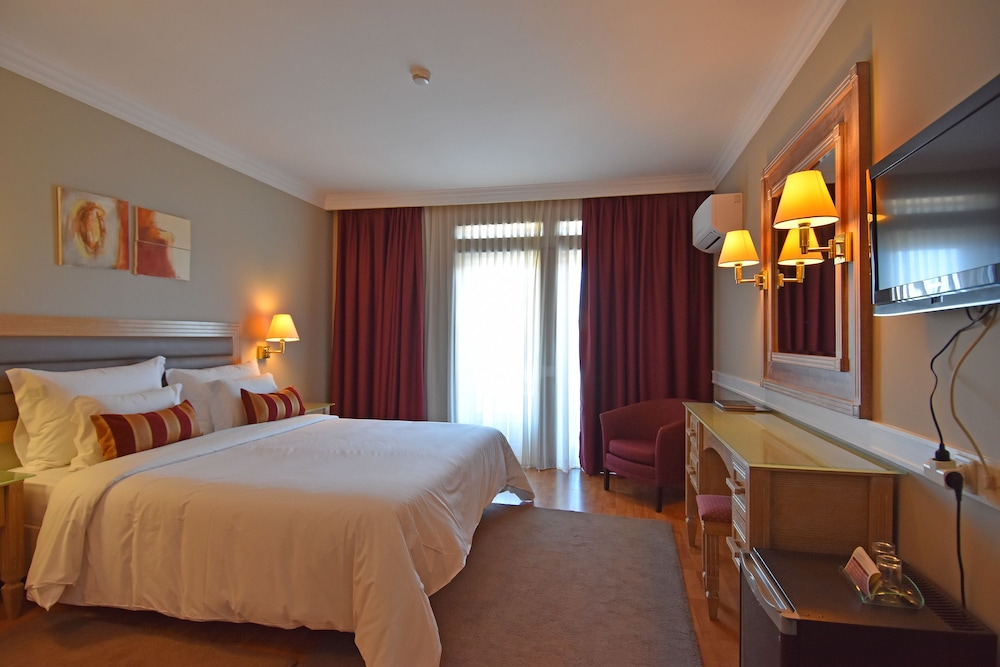 Double or Twin Room, Pool View - Photo 1