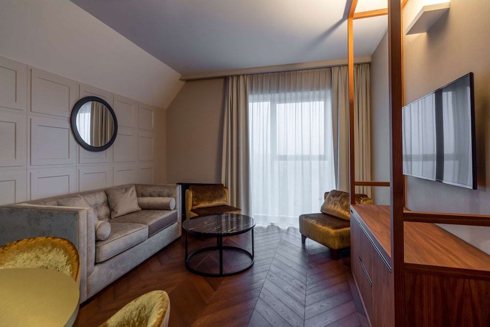 Suite, 1 Bedroom (River view & Spa Access) thumbnail 6