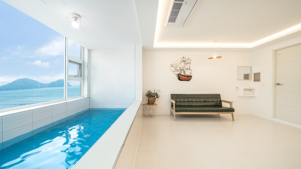 Basic Room, 1 Bedroom (byeol yeoteolp) photo 1