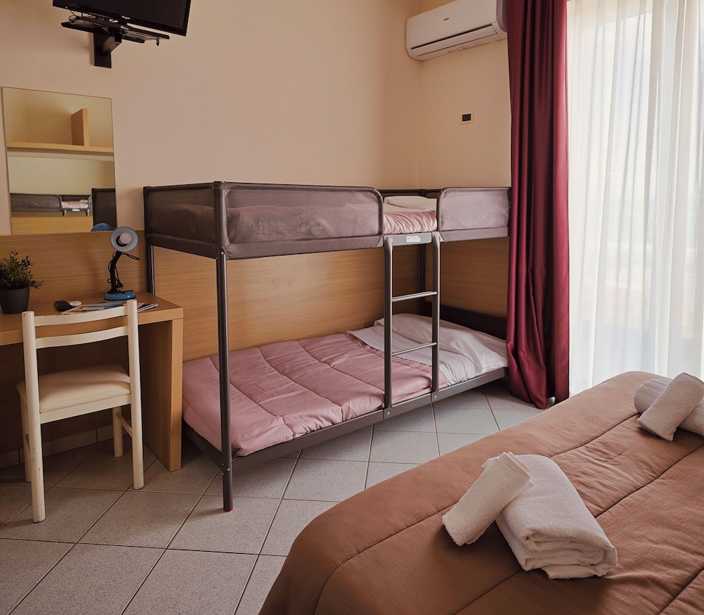 Standard Quadruple Room photo 2