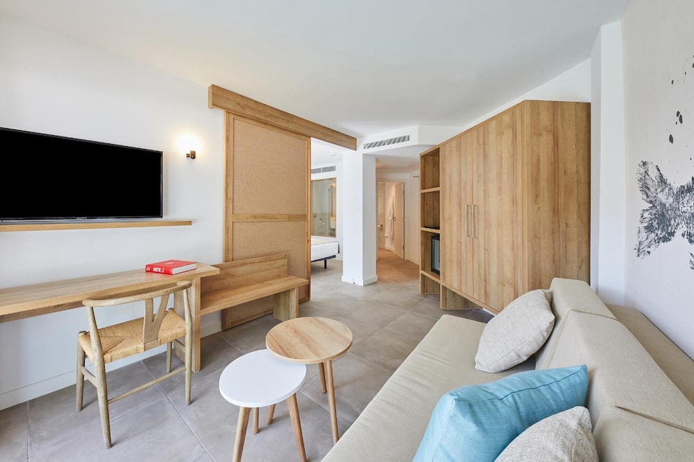 Junior Suite, Terrace (2 Adultos + 1 Child) Junior Suite, Terrace (2 Adultos + 1 Child)