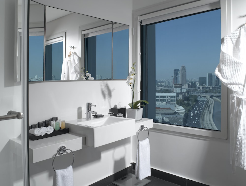 Premium Room, 1 King Bed, City View - Photo 4