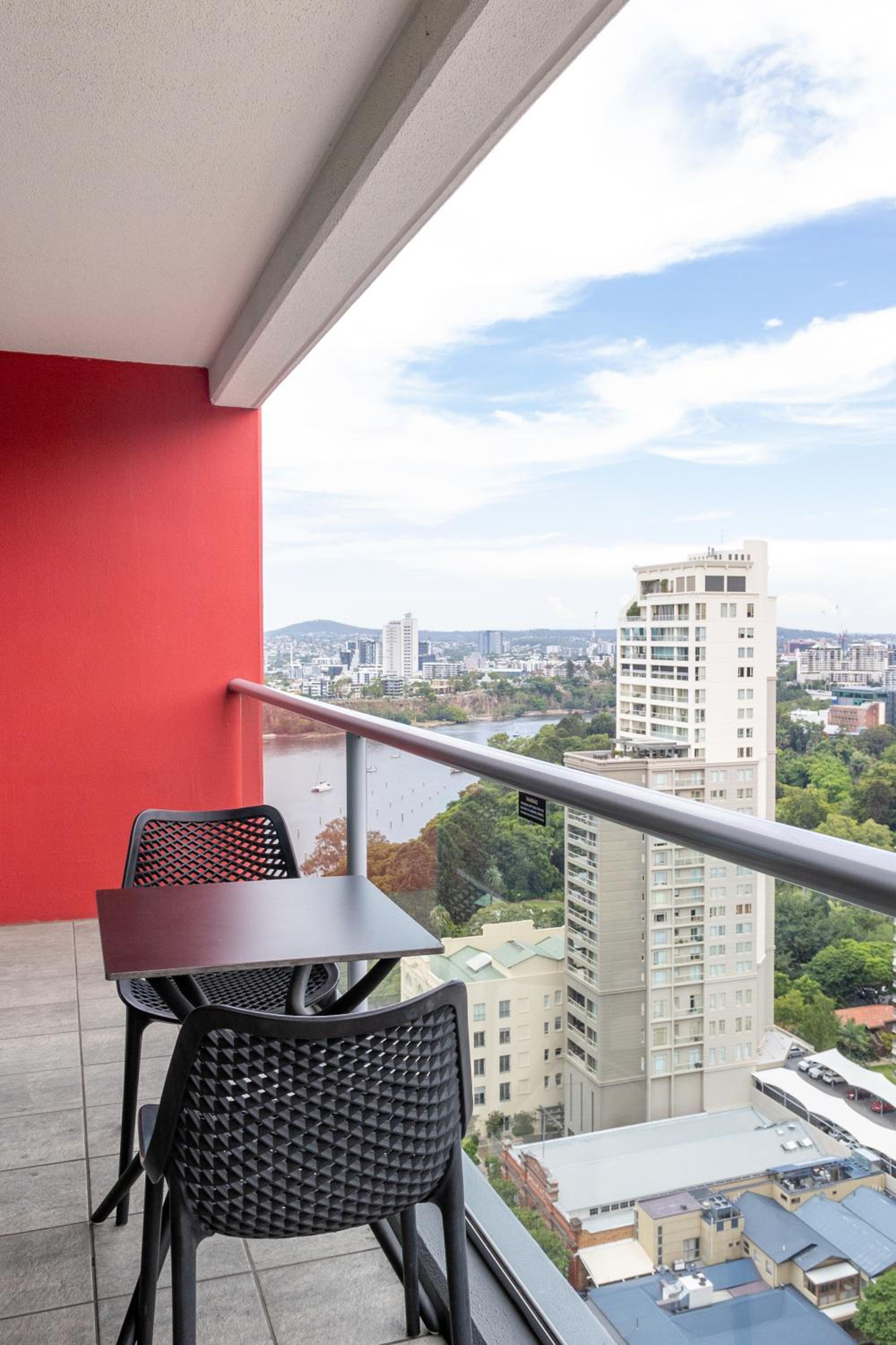 One-Bedroom Apartment with River View - No Housekeeping - Photo 9
