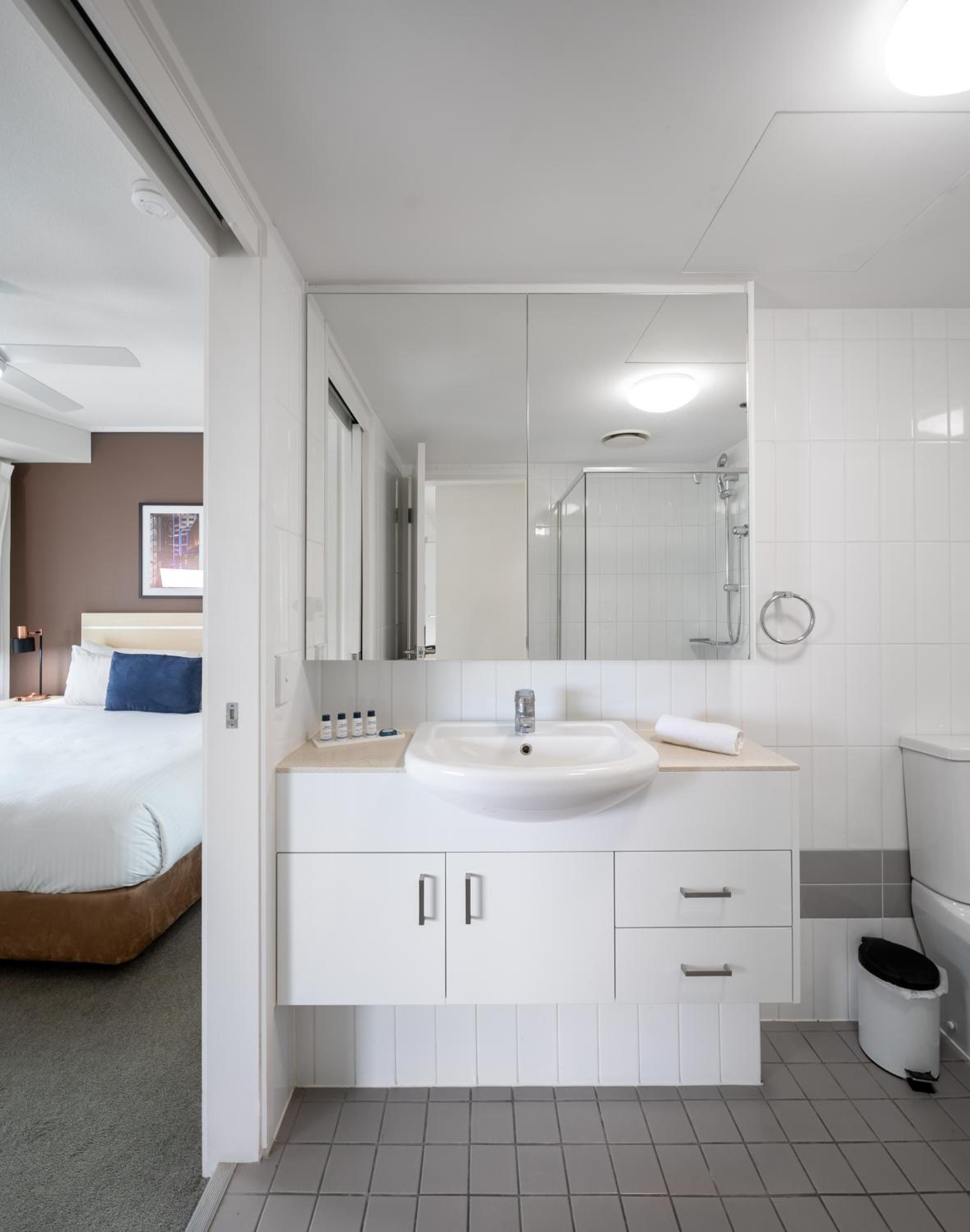 One-Bedroom Apartment with River View - No Housekeeping - Photo 8