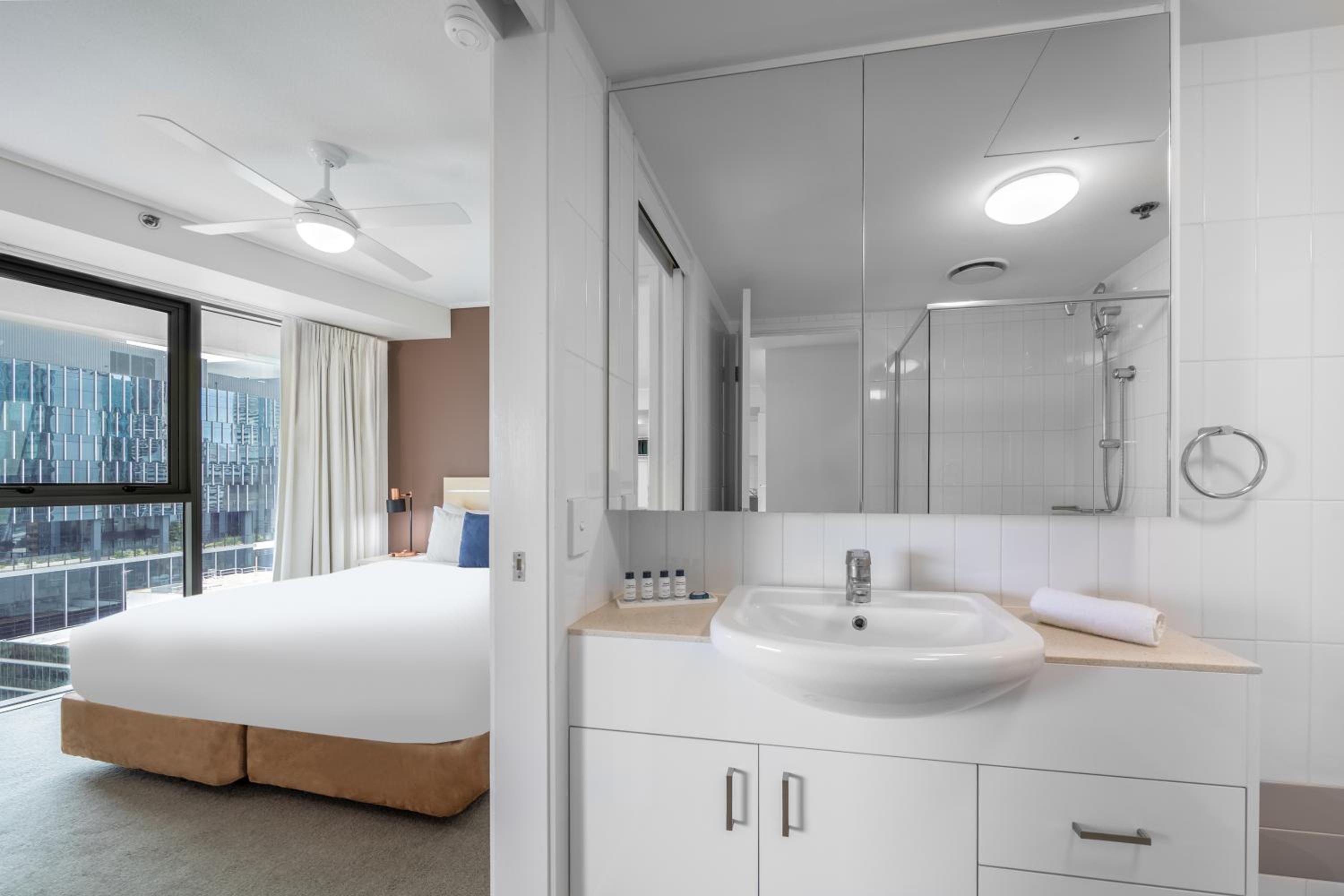 One-Bedroom Apartment with River View - No Housekeeping - Photo 7