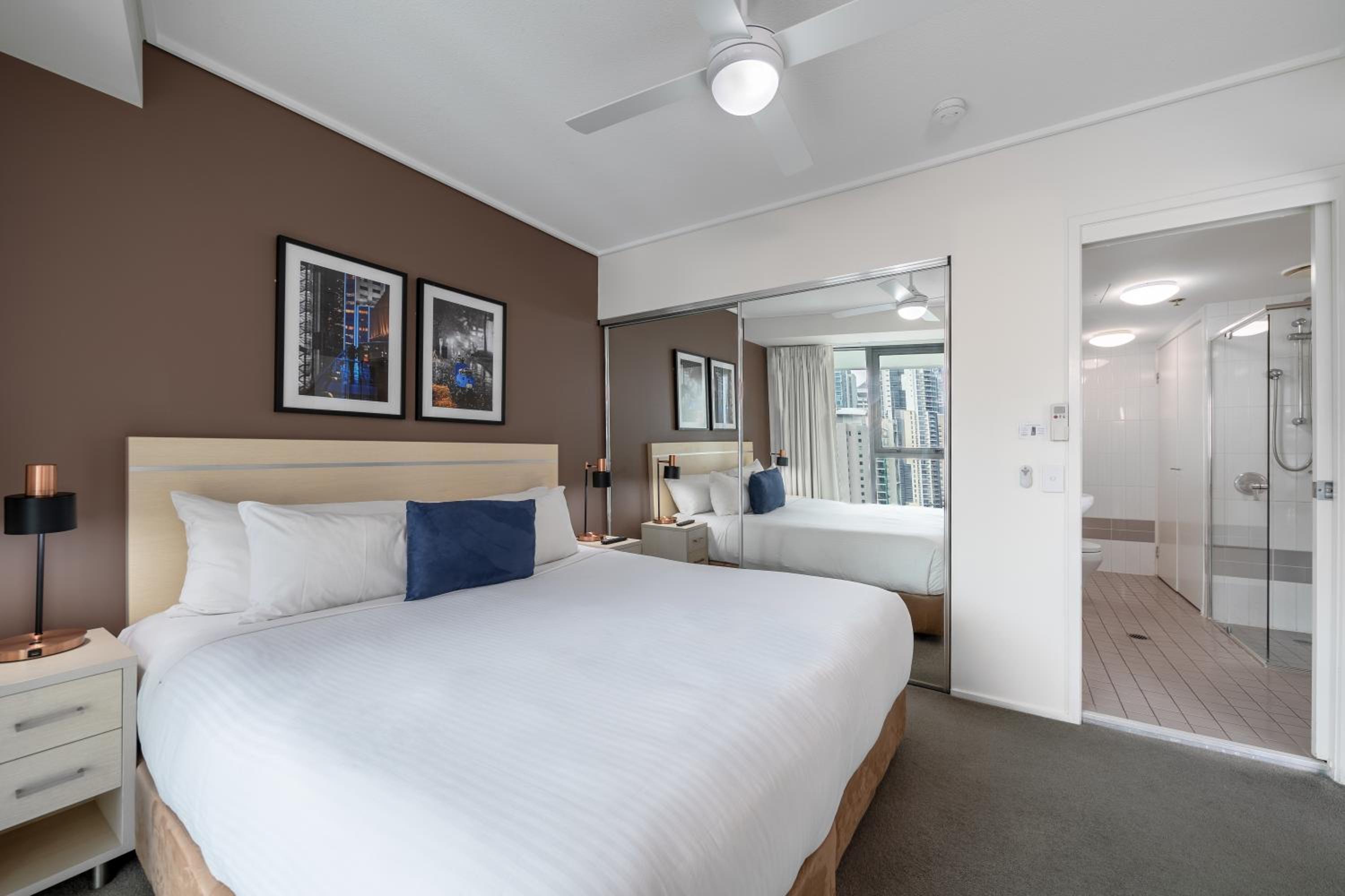 One-Bedroom Apartment with River View - No Housekeeping - Photo 6