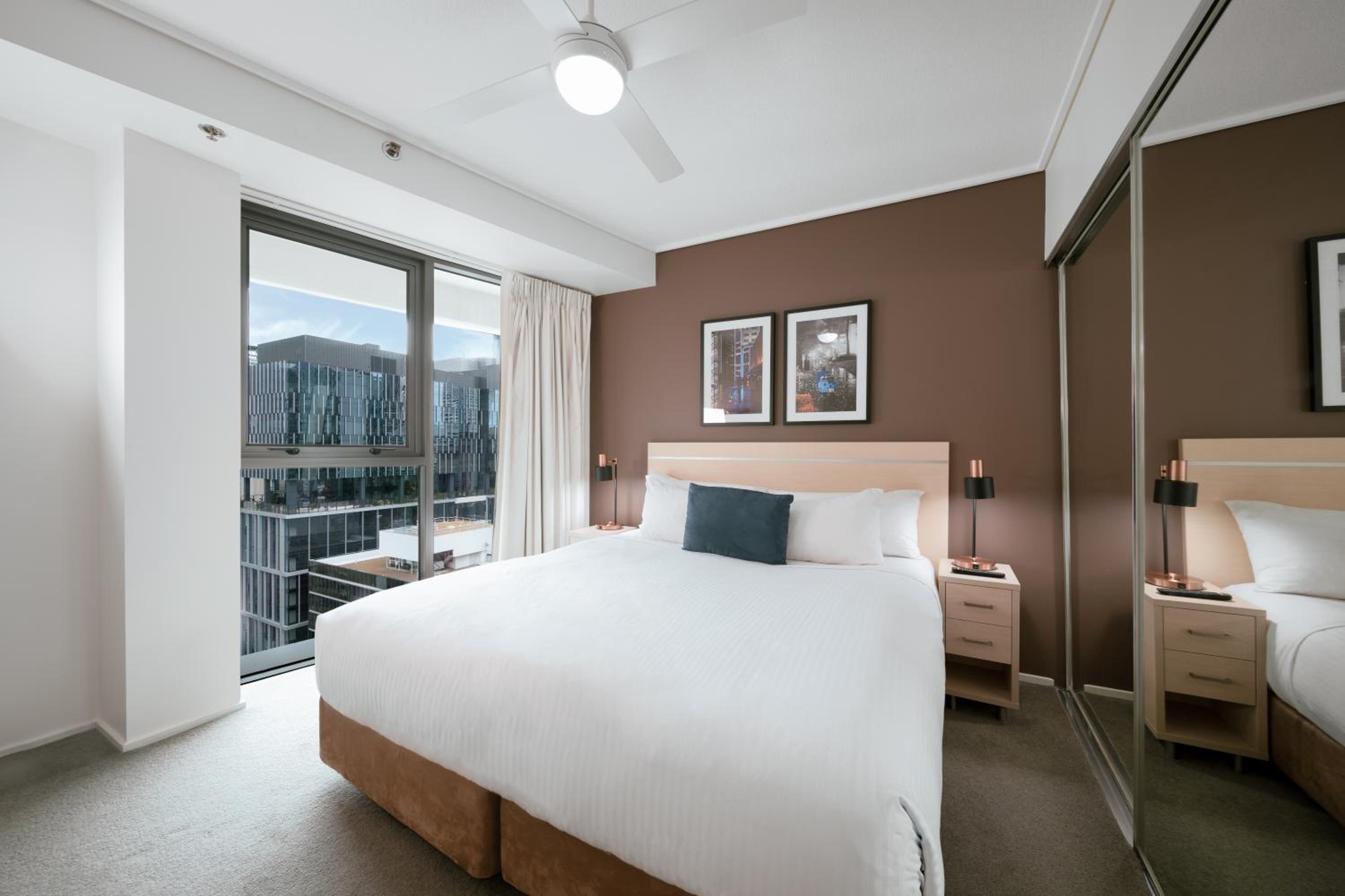 One-Bedroom Apartment with River View - No Housekeeping - Photo 5