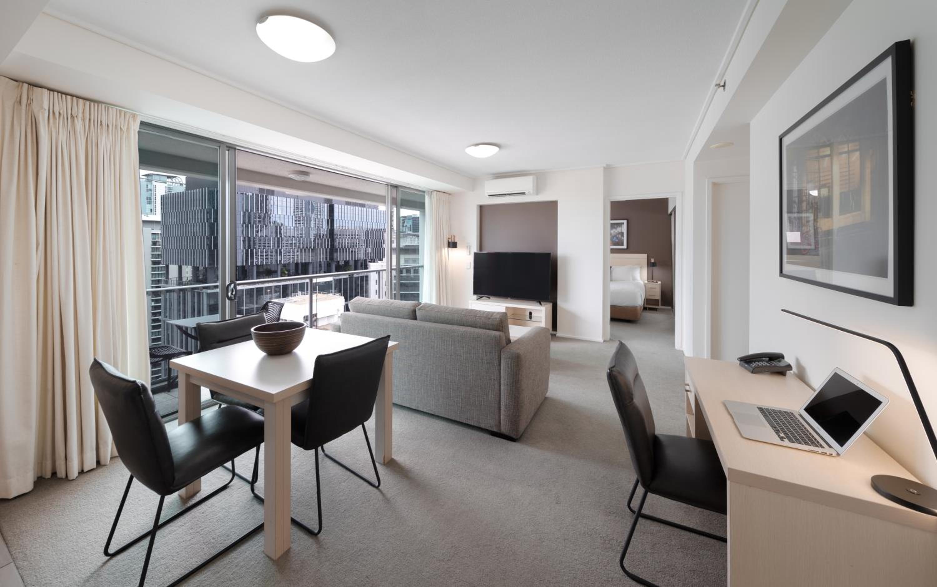 One-Bedroom Apartment with River View - No Housekeeping - Photo 4