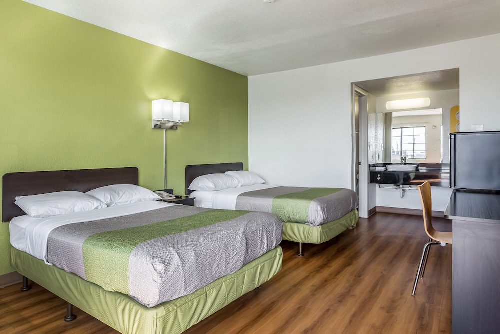 Deluxe Room, 2 Double Beds, Non Smoking, Refrigerator & Microwave photo 3