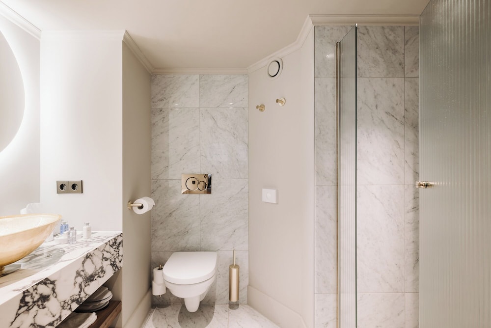 Room (Merchant Streeview)