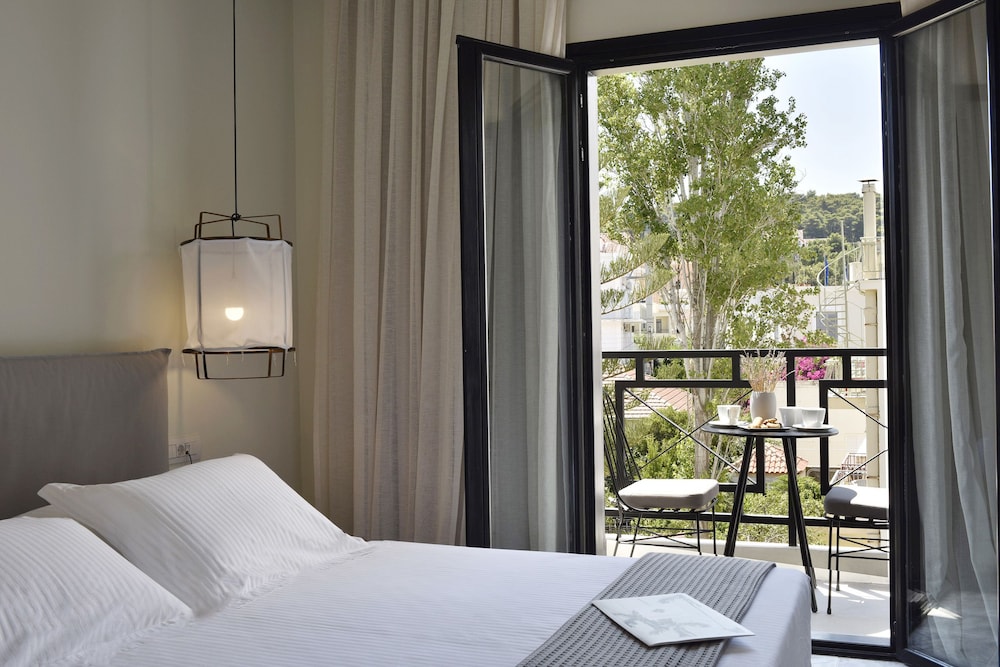 Double Room (with no Balcony) photo 2