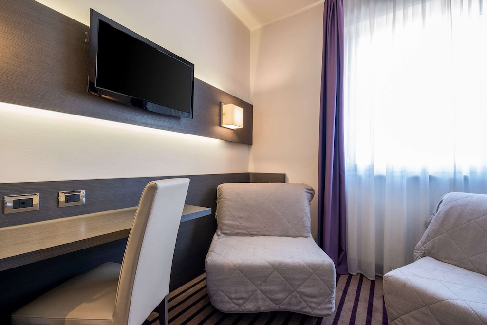 Single Room, 1 Queen Bed photo 2
