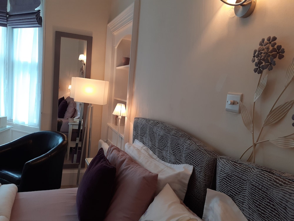 Standard Apartment, 2 Bedrooms, Ground Floor photo 3