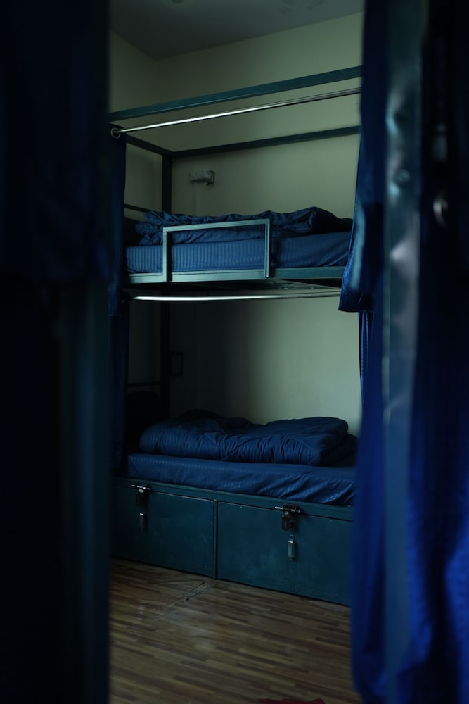 Shared Dormitory, Mixed Dorm, Mountain View photo 3