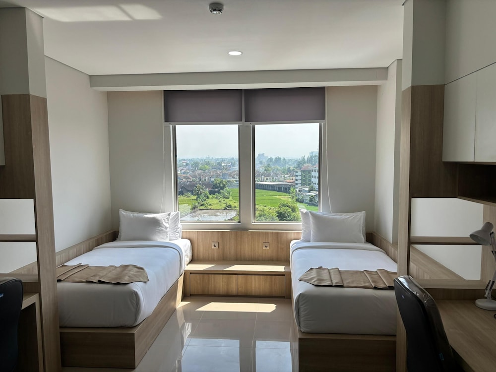 Standard Double or Twin Room, City View photo 1