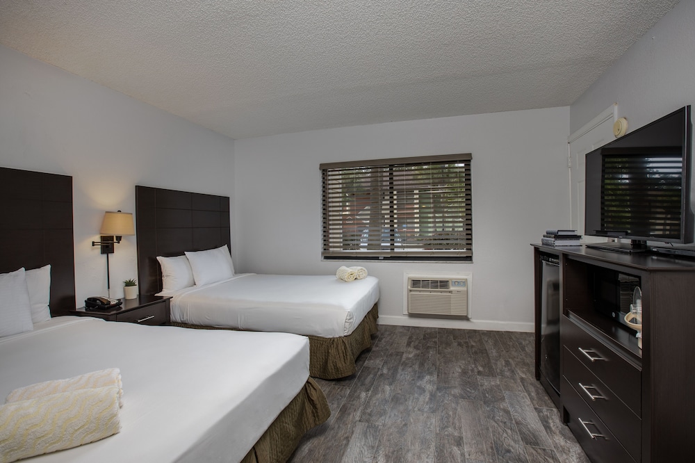 Standard Room, 2 Double Beds (Guest Room at the Oaks) - Photo 3