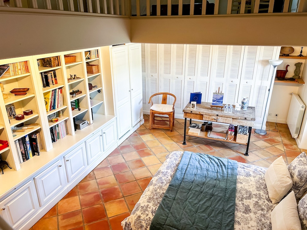 Duplex, Ensuite, Pool View photo 1