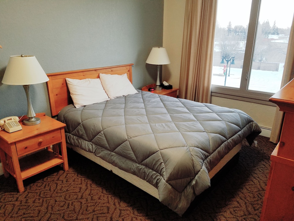 Standard Room, 1 Queen Bed, Non Smoking, Refrigerator & Microwave photo 1