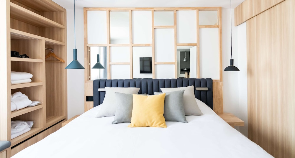 Junior Suite, 1 Queen Bed With Sofa Bed