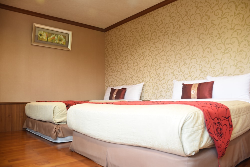 Deluxe Quadruple Room photo 2