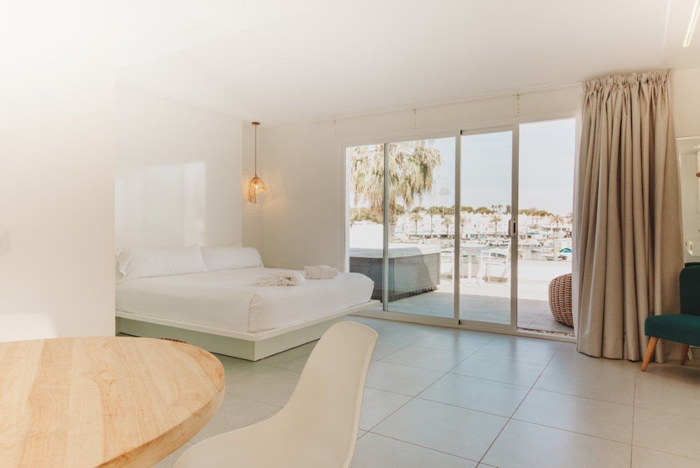 Suite Studio, Hidromasaje, Vista a la Marina