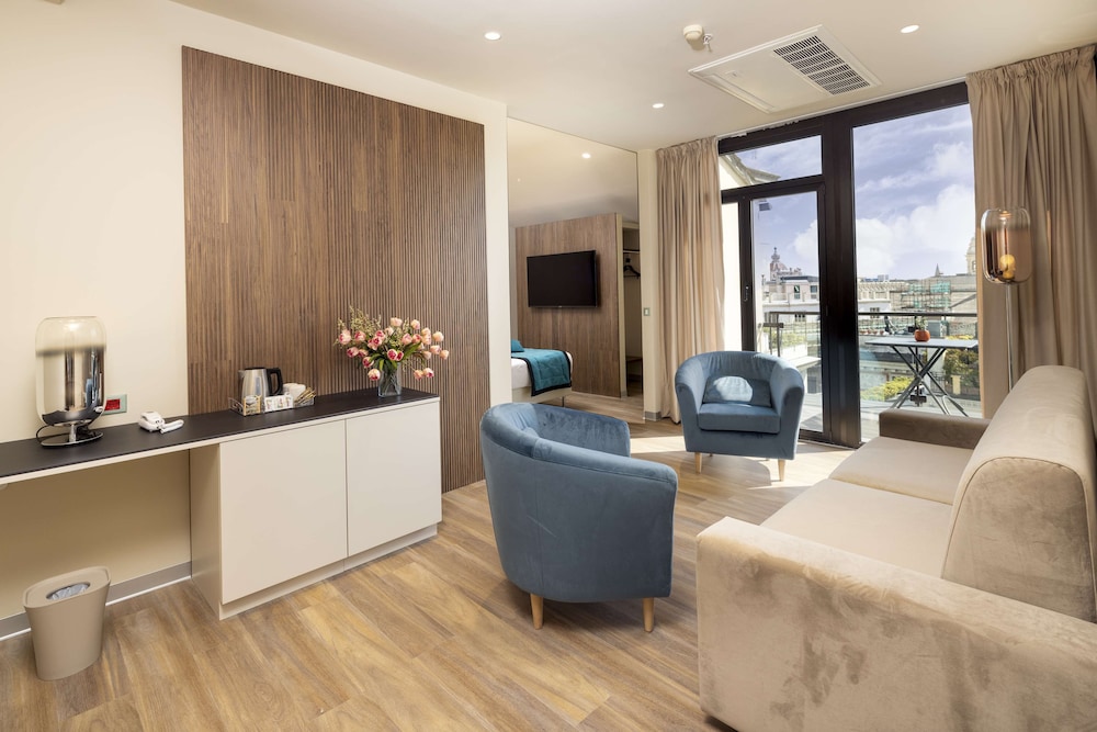 Junior Suite, Multiple Beds, Non Smoking, City View - Photo 3
