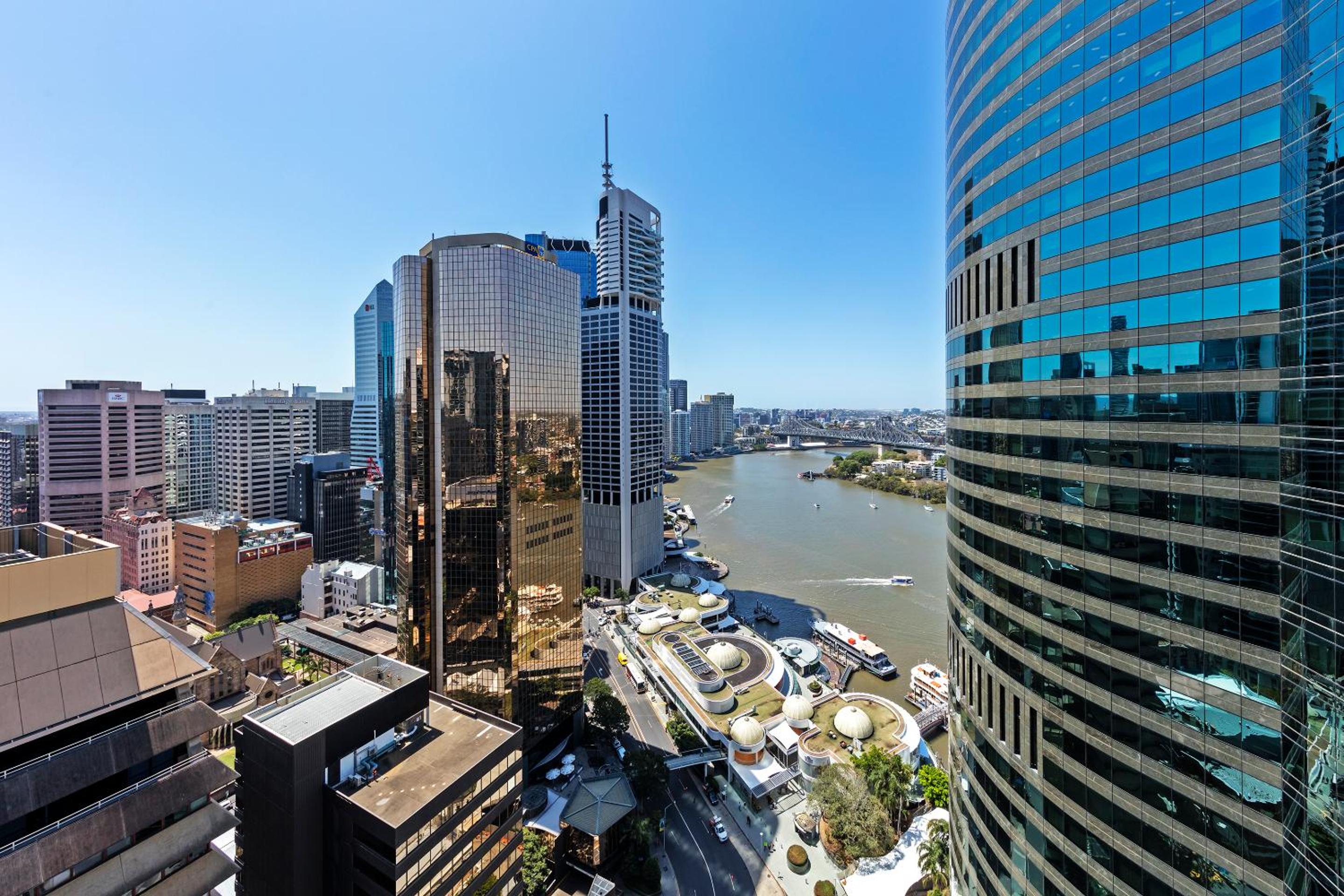 One-Bedroom Apartment with River View - No Housekeeping - Photo 2