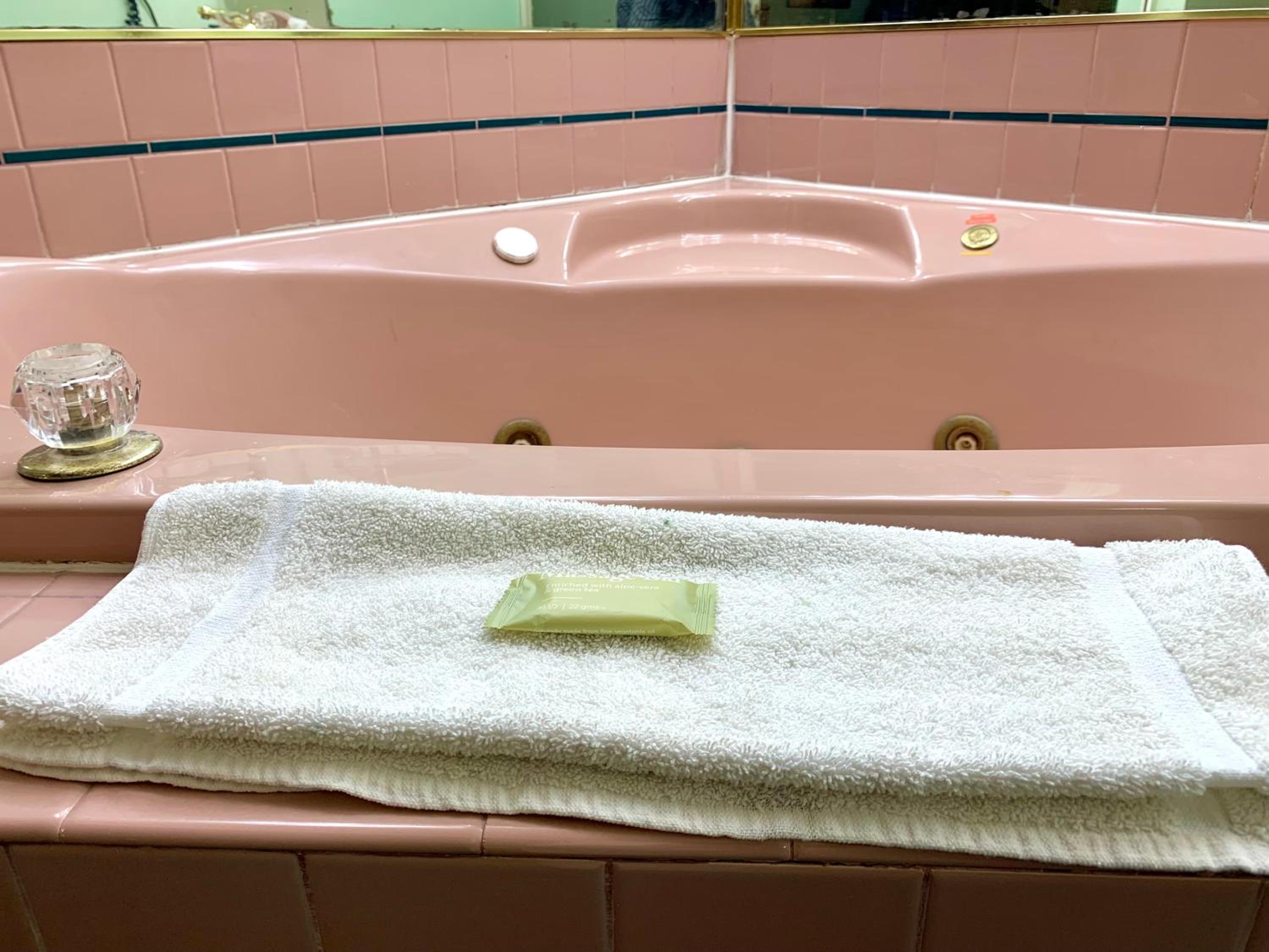 King Room with Jacuzzi - Photo 5