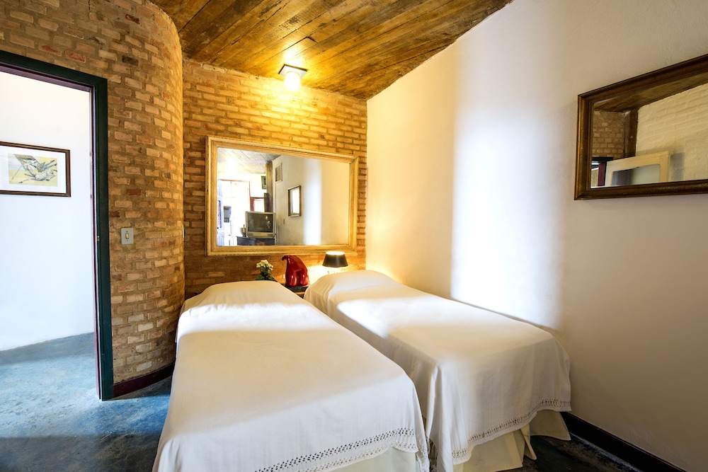 Standard Suite, Sea View (13)