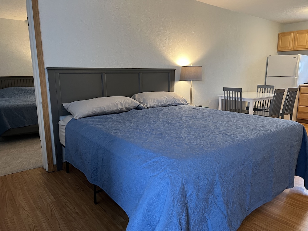 Standard Studio Suite, 1 Bedroom, Non Smoking (King Efficiency)