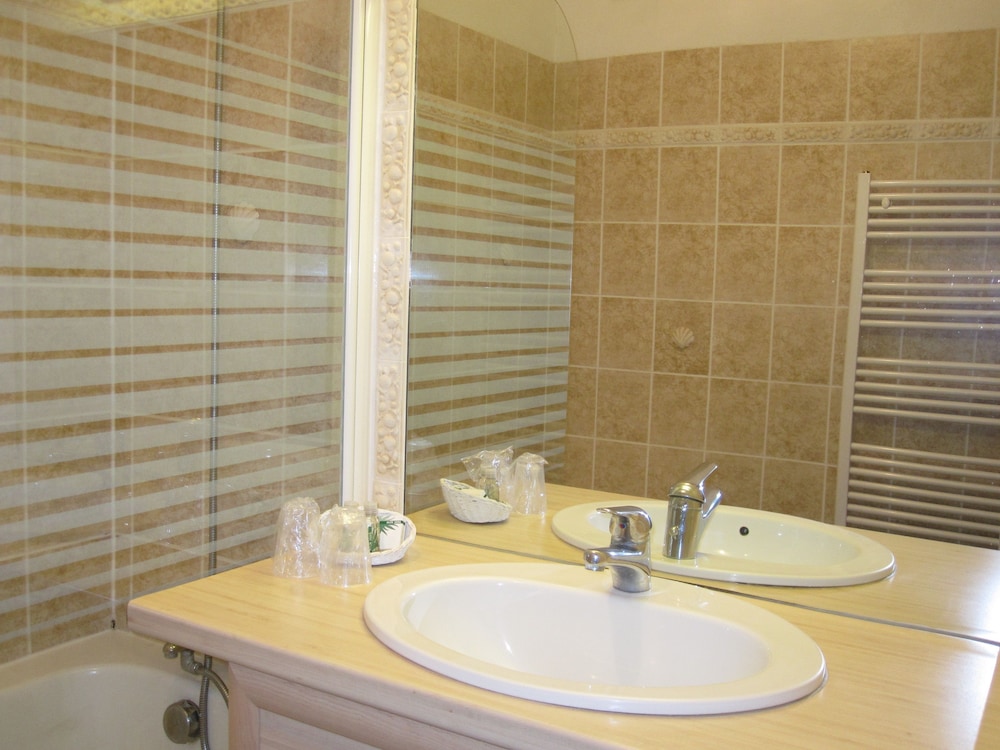 Comfort Room photo 1
