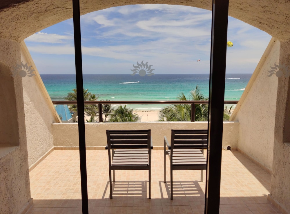 Deluxe Room, Ocean View photo 2
