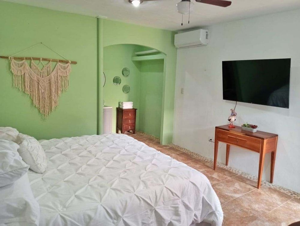 Premium Room, 1 King Bed, Pool View