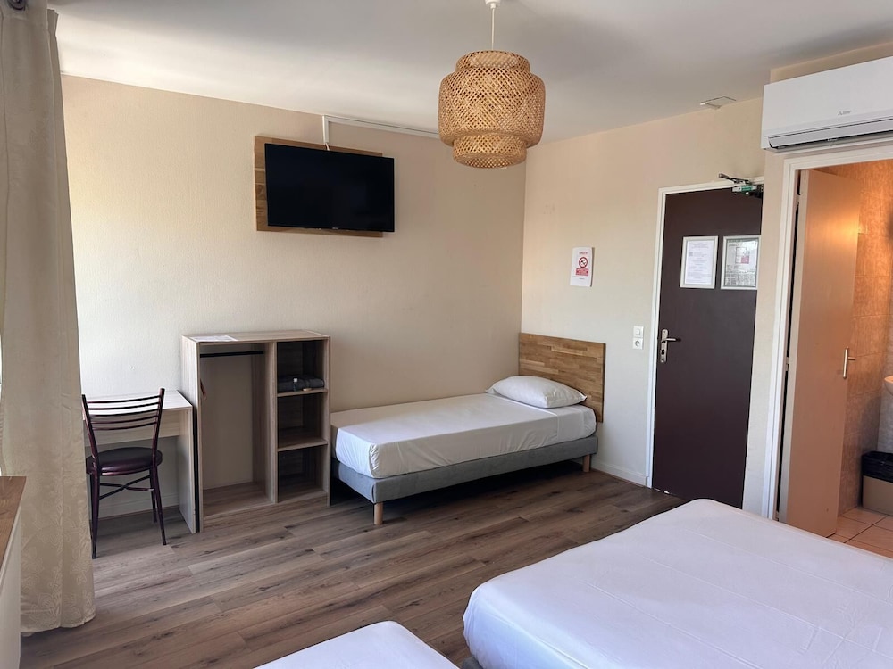 Classic Quadruple Room photo 2