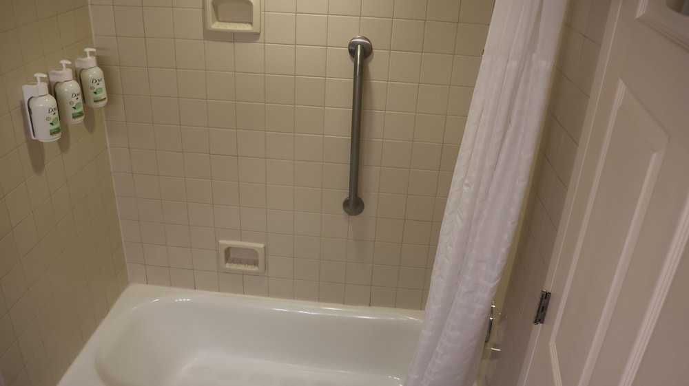 Standard Room, 2 Queen Beds - Photo 5