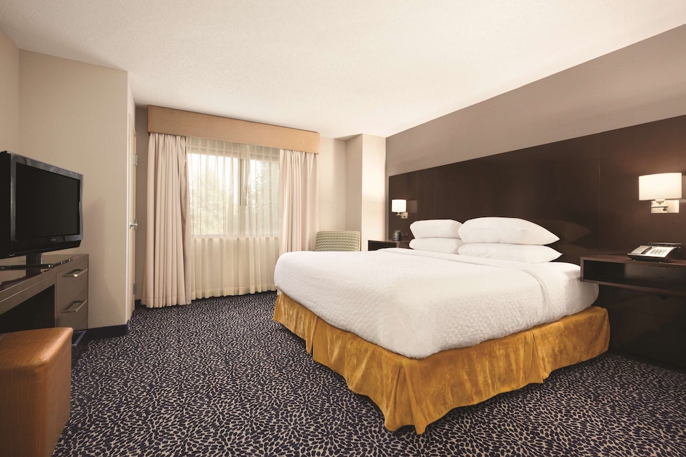 Suite, 1 King Bed, Non Smoking (2 Rooms) - Photo 2