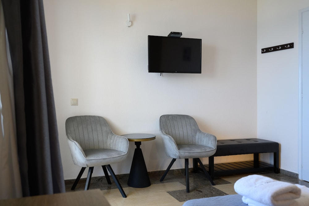 Exclusive Triple Room, 2 Bedrooms photo 2