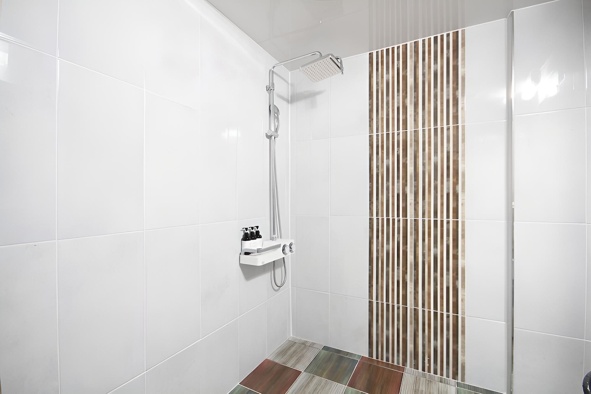 Room (Standard Room) - Photo 11