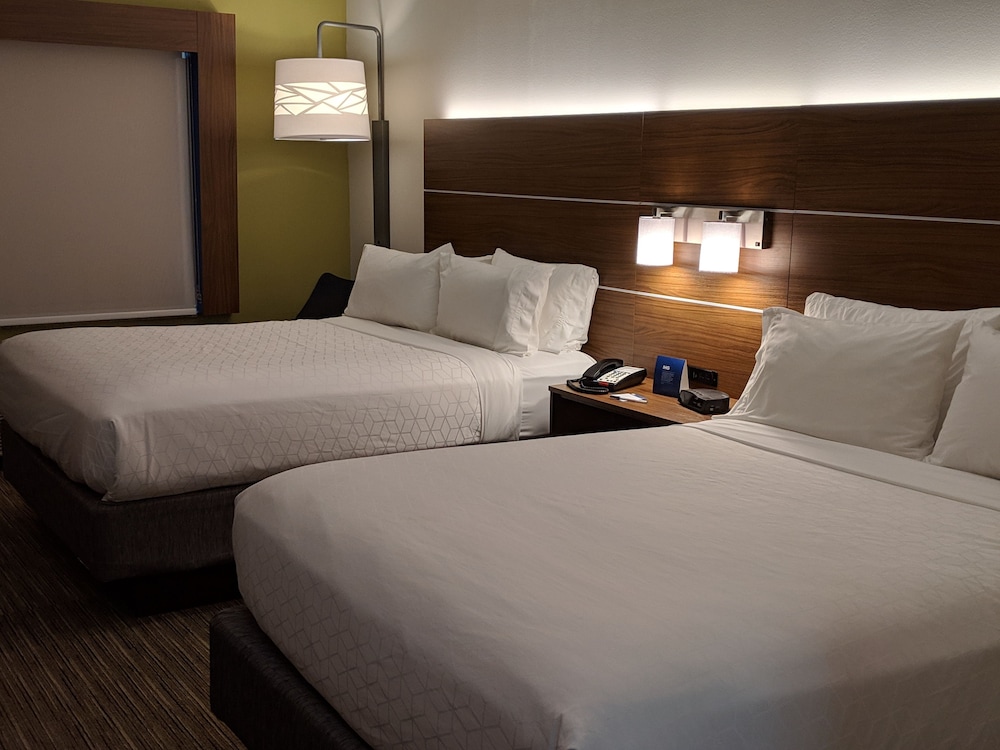 Standard Room, 2 Queen Beds - Photo 1