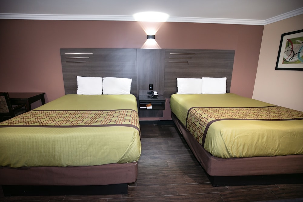 Room, 2 Queen Beds, Accessible, Smoking